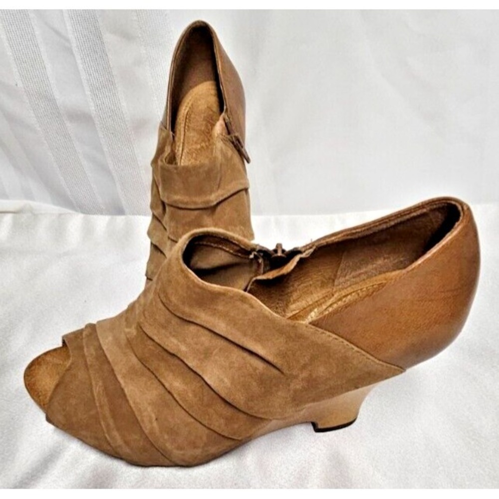 Naya GENESIS Suede Leather Peep Toe Bootie Zip Up Bamboo Heels Size 9W